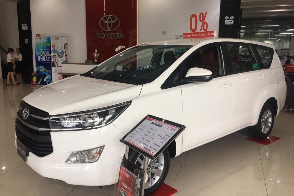 Toyota Innova là lựa chọn hàng đầu cho khách hàng mua xe 7 chỗ 