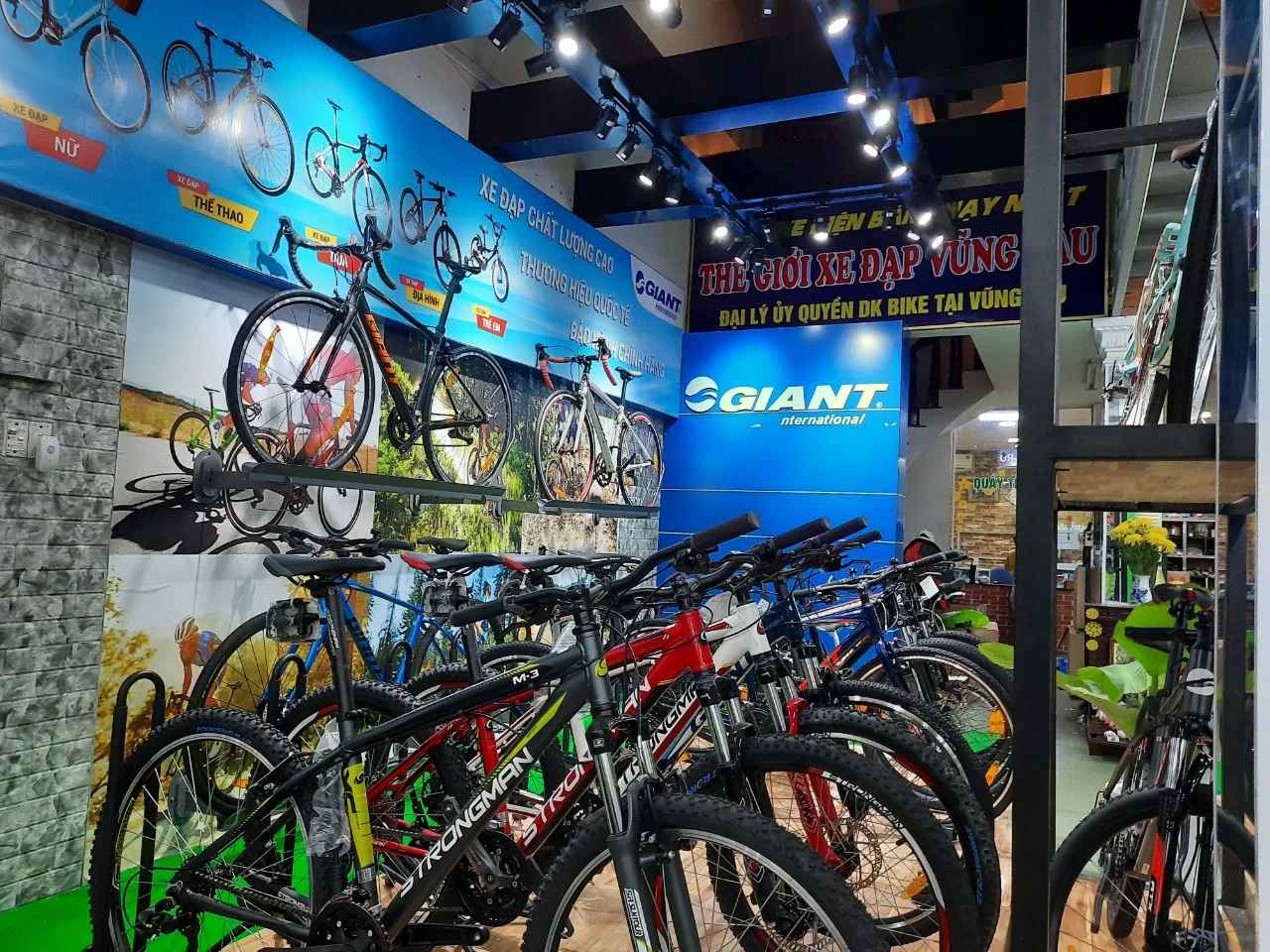 Cửa hàng xe đạp gần đây bán nhiều mẫu xe thể thao đẹp giá rẻ