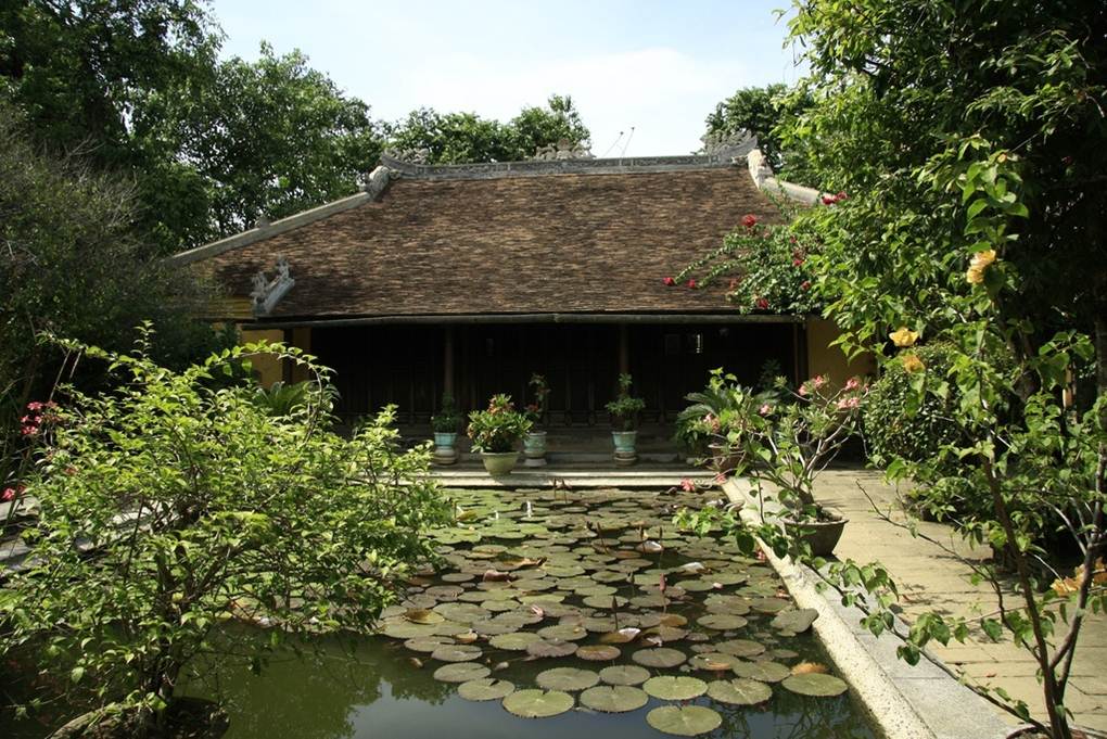 Sân vườn đẹp với phong cách truyền thống Việt Nam