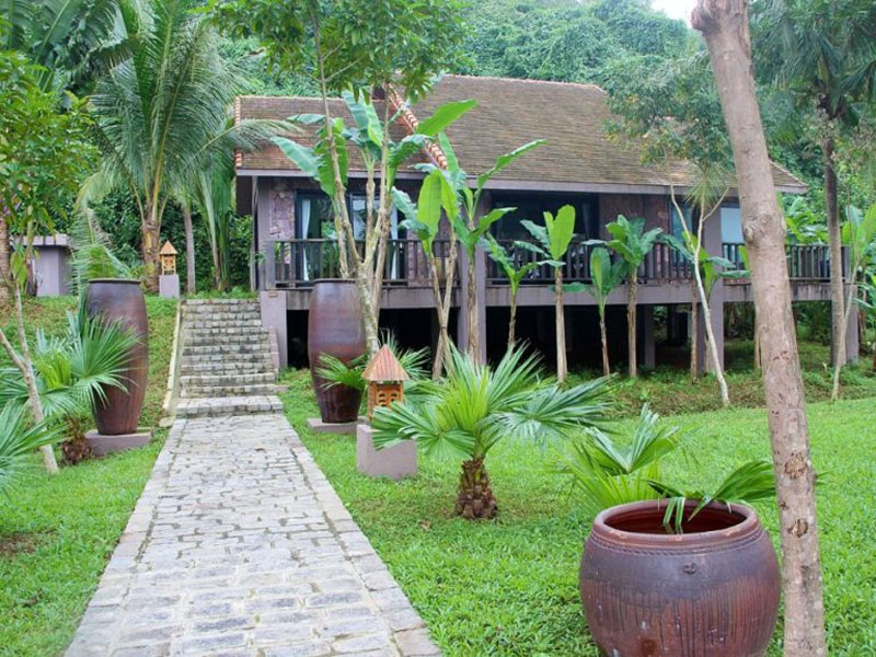 Sân vườn đẹp với phong cách truyền thống Việt Nam