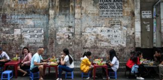 Top 10 Ẩm Thực Phố Bạn Nên Biết Ở Sài Gòn