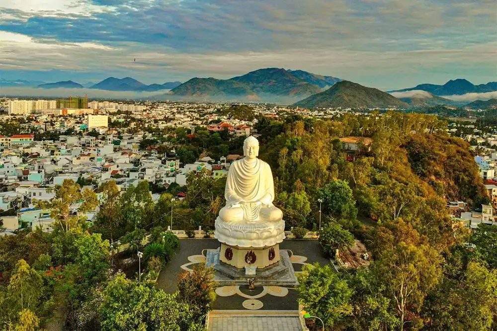 Chùa Long Sơn - Top 10 chùa đẹp nhất Việt Nam