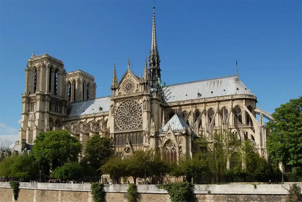 Nhà thờ Notre-Dame -Top 10 nhà thờ đẹp nhất thế giới
